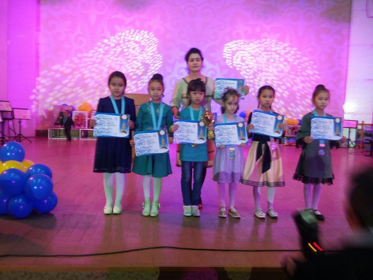 16-19 желтоқсан аралығында өткен"Тәуелсіздік деп соғады жүрегіміз" атты Республикалык Ғұмырдария ән-би, көркем сөз ,мәнерлеп оқу сайысының жеңімпаздары,2 "В сынып оқушылары.І,ІІ,ІІІ дәрежелі дипломдардың иегерлері. Жетекшісі К.М.Жумаева